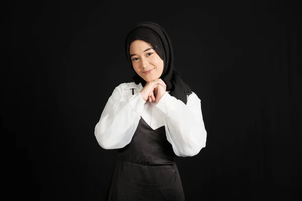 Portrait Asian Muslim Woman Wearing Hijab Serious Looking Forward Isolated — Foto Stock