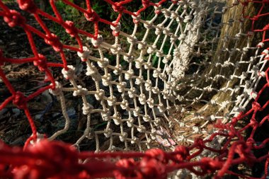 Düğümlenmiş halatın soyut arkaplanı. Ağlar güçlü ip ve düğümlerle örülmüş.