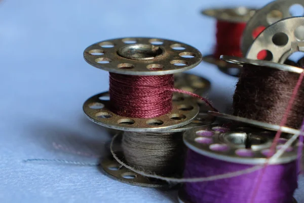 Multicolored Threads Bobbin Sewing Machine Blurred Background — Stock Photo, Image