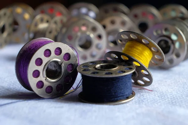 Multicolored Threads Bobbin Sewing Machine Blurred Background Other Bobbins — Stock Photo, Image