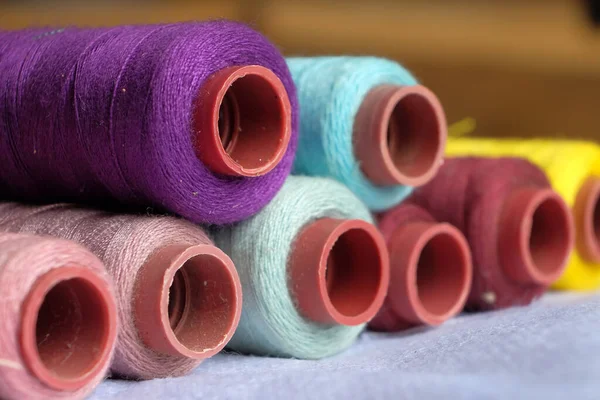 Stacks Colorful Yarn Spools Tube Yarn Linen Yarn — Stock Photo, Image