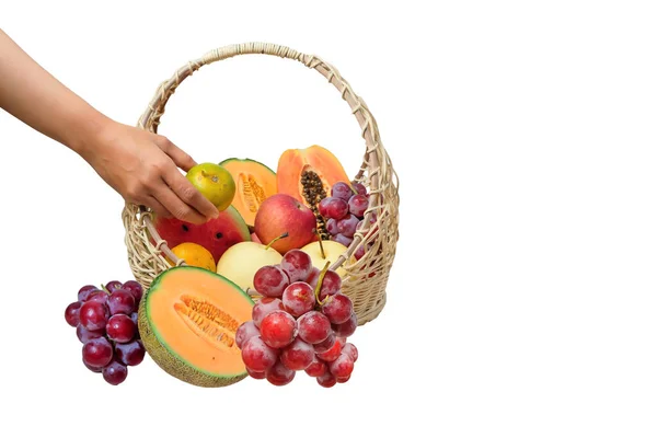 Surtido Deliciosas Frutas Verano Cesta Con Manos Humanas Sobre Fondo — Foto de Stock