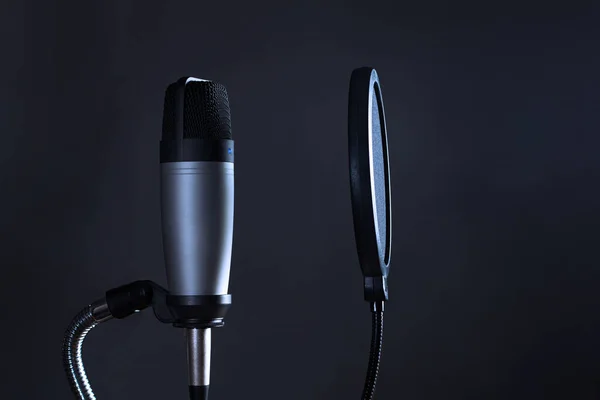 Condenser Microphone Pop Filter Isolated Dark Background — Stockfoto