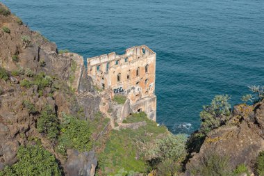 İspanya, Kanarya Adaları, Tenerife 'deki Gordejuela su asansörünün kalıntıları.