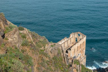 İspanya, Kanarya Adaları, Tenerife 'deki Gordejuela su asansörünün kalıntıları.