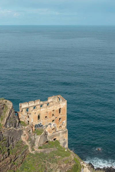 İspanya, Kanarya Adaları, Tenerife 'deki Gordejuela su asansörünün kalıntıları.
