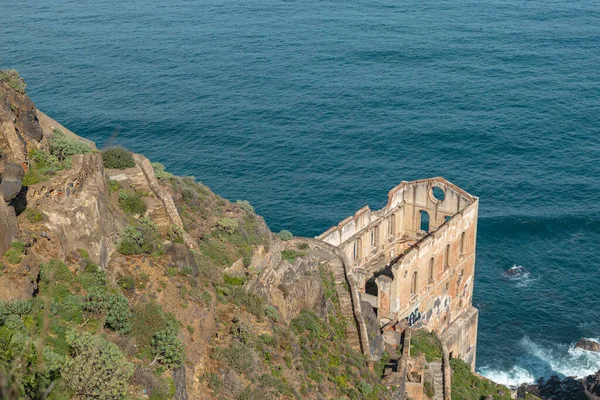 İspanya, Kanarya Adaları, Tenerife 'deki Gordejuela su asansörünün kalıntıları.