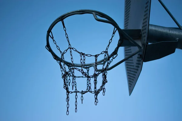 Canasta Baloncesto Con Cadena Rota — Φωτογραφία Αρχείου