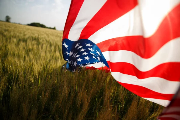 Lipca Czwarty Lipca Flaga Usa Przeciwko Pięknym Zabytkiem Zachodzie Słońca — Zdjęcie stockowe