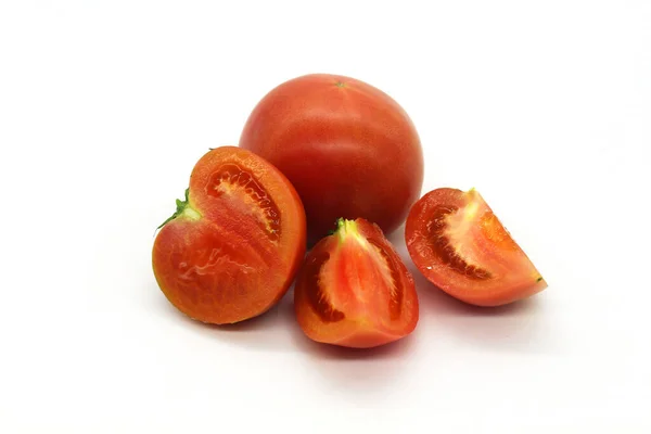 白色背景下新鲜蔬菜及西红柿的照片 — 图库照片
