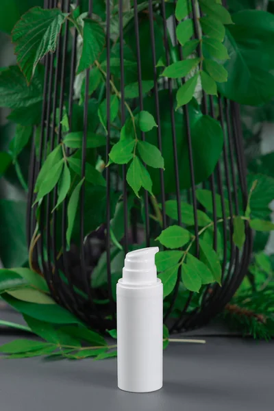 White Jar Skin Care Products Background Natural Greenery — Stock Photo, Image