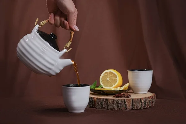 Hand Pours Tea Two Persons High Quality Photo — Foto de Stock