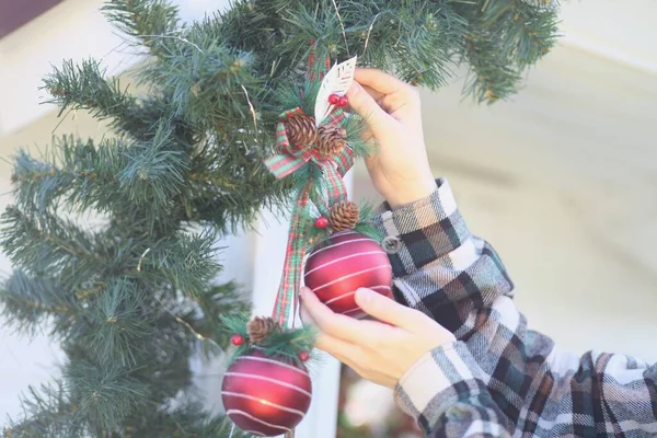 Womens Hands Hang Toy Christmas Tree High Quality Photo — Zdjęcie stockowe