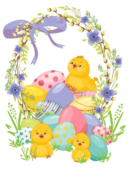 Poster pasquale felice, cartolina con simpatici polli, realistiche uova di Pasqua, in una corona di rami di salice e foglie giovani con fiori primaverili, fiocco. — Vettoriale Stock