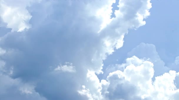 낮에는 거대 한 뭉게구름이 휘몰아치고 있다. 시간 조절, 기분 전환 극적 인 아름다운 분위기 배경 — 비디오