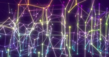 Siyah zemin üzerinde hareket eden üçgenleri ve noktaları olan soyut renkli geometrik çizgilerin pleksi. Ağır çekim. Döngü canlandırmaları çok renkli.