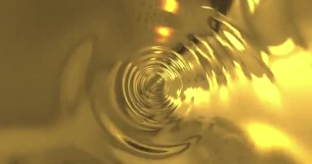 Flucht tief in den goldenen Tunnel. Hintergrund-Animation nahtloser Schleifen — Stockvideo