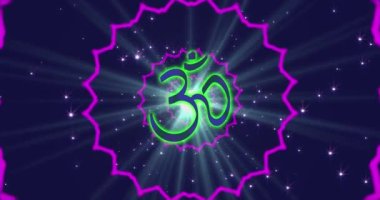 Aydınlanmanın çok renkli chakra aura alanları ile döngülenmiş animasyonu sembolik nilüfer ve Kızılderili işareti OM 'nin farklı desenlerini oluşturur. VJing için video. Yüksek kalite 4k görüntü