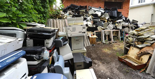 Oude Kantoorapparatuur Waste Apparaten Bestaan Uit Monitor Printer Desktop Fax Stockfoto