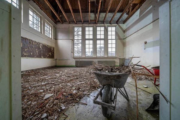 Interior Old Building Being Demolished Equipment Debris Rubble Waste Visible — Stockfoto