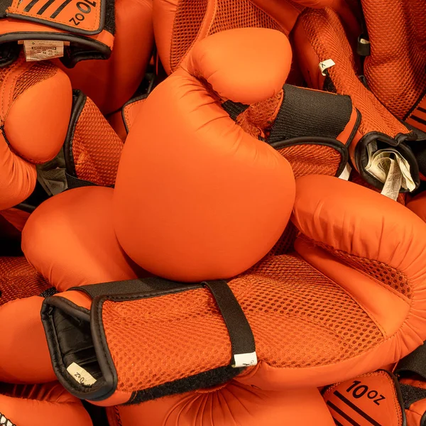 Breda Países Baixos Janeiro 2022 Uma Pilha Luvas Boxe Laranja — Fotografia de Stock