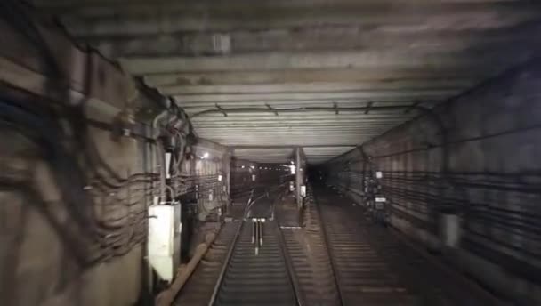 从火车驾驶舱看地铁隧道沿线 — 图库视频影像