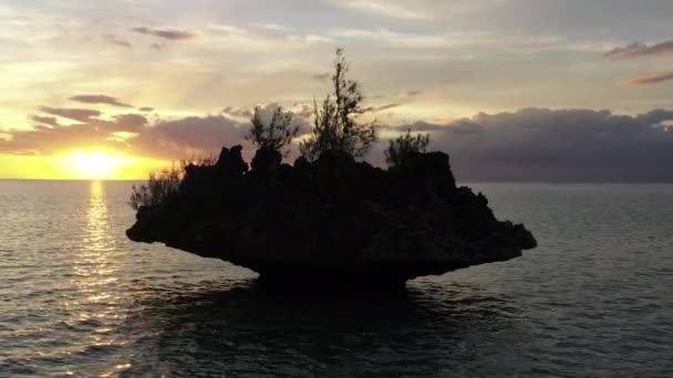 夕日の光の中の水晶岩モーリシャス島 — ストック動画