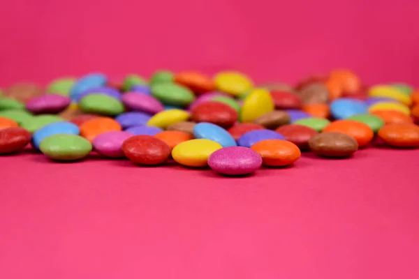 Csomó Színes Csokoládé Cukorka Stock Képek Csokoládé Cukorka Elszigetelt Rózsaszín — Stock Fotó