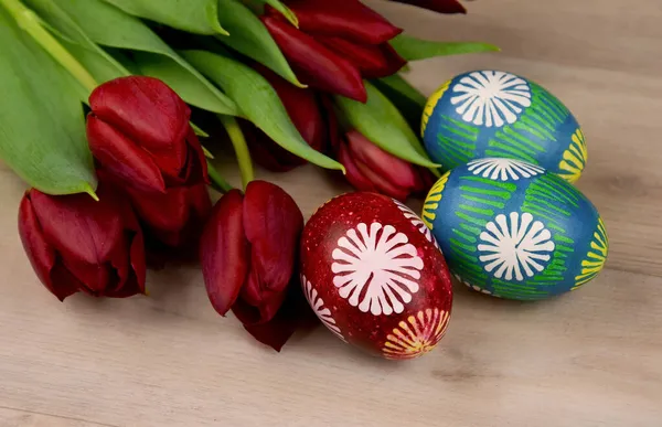 Hand Painted Easter Eggs Red Tulips Stock Images Easter Decoration — Stock Photo, Image