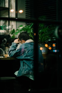 Penceredeki yansıma