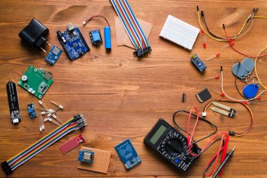  PCB gibi elektronik bileşenlerin üst görünümü