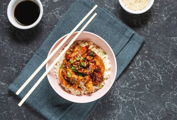 Homemade Sesame Chicken Served Jasmine White Rice Top View — Stock Photo, Image