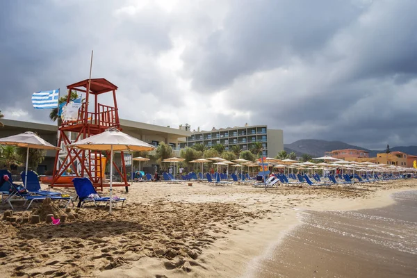 Малія Греція Жовтня 2021 Року Пляжні Стільці Парасолями Прекрасному Пляжі — стокове фото