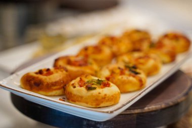 Küçük Pizza Tabağı ve Kahve Molası