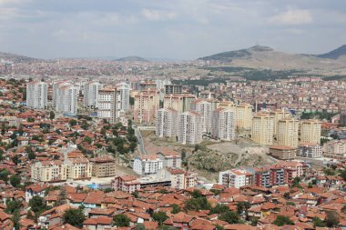Eski Binalar Arasında Yeni Binalar Şehir Dönüşümü