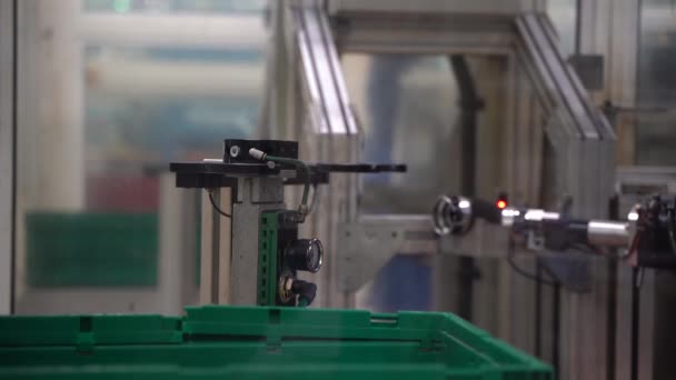Trabajo Automatizado Del Brazo Del Robot Fábrica Moderna — Vídeo de stock