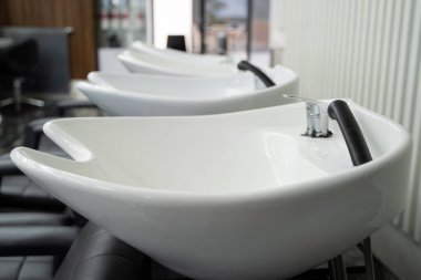Güzellik Salonunda Saç Yıkama Lavabosu
