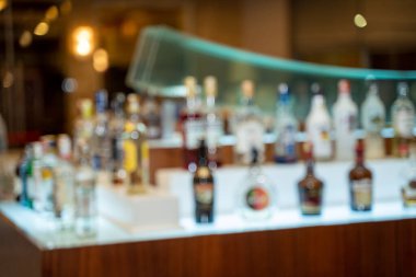 Lüks Restoran 'ın Barında Bulanık Alkol İçecekleri