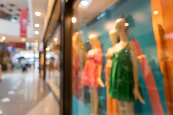 Manequins Vestidos Desfocados Vitrine Loja Shopping — Fotografia de Stock