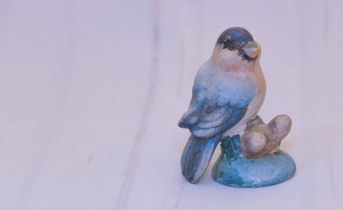 Fotokopi alanı olan güzel bir kuş oyuncağı - iç dekorasyon konsepti.