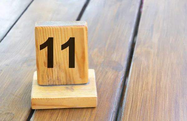 Número de prioridad de madera 11 en una pestaña de tablón — Foto de Stock