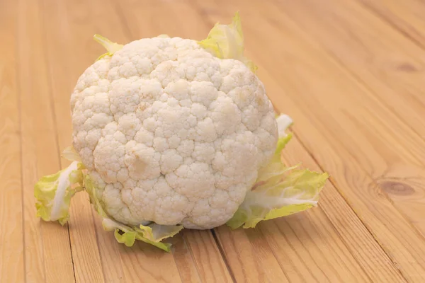 Close up shot of white cauliflower on wooden background - Benefits of Cauliflower concept — Stock Photo, Image