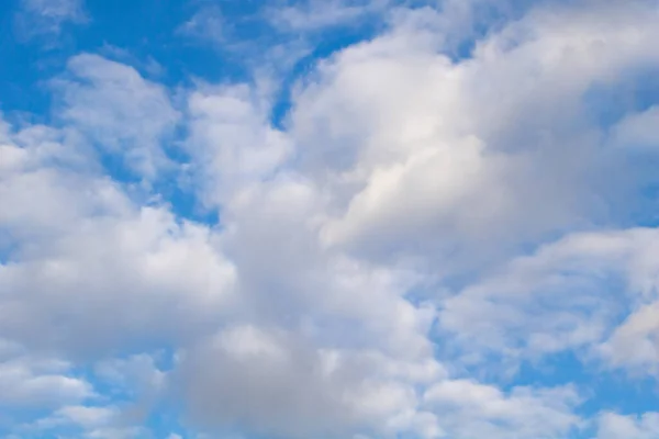 Close Shot Van Een Blauwe Lucht Met Witte Wolken — Stockfoto