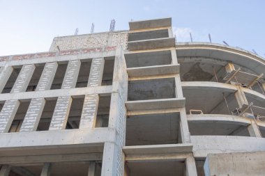 İnşaat halindeki bir bina. Gelecekteki daireler..