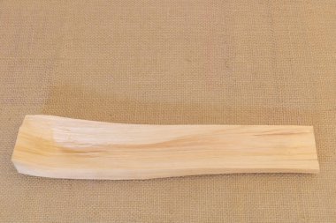 Çuval bezinde bir odun parçası..