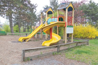 Parktaki çocuklar için oyun alanının yakın plan çekimi