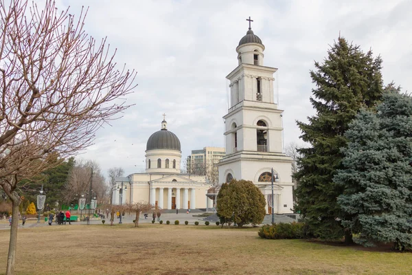 Chisinau, Moldova - 25 Aralık 2021 Başkentin merkezindeki Katedral Kilisesi