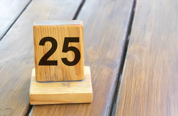 Tahta sekmede 25 numaralı ahşap öncelik.