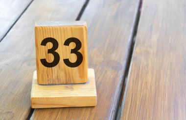 Tahta sekmede 33 numaralı ahşap öncelik.