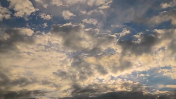 Snelle Beweging Van Wolken Verlicht Door Ondergaande Zon Luchtlandschap Tijdspanne — Stockvideo